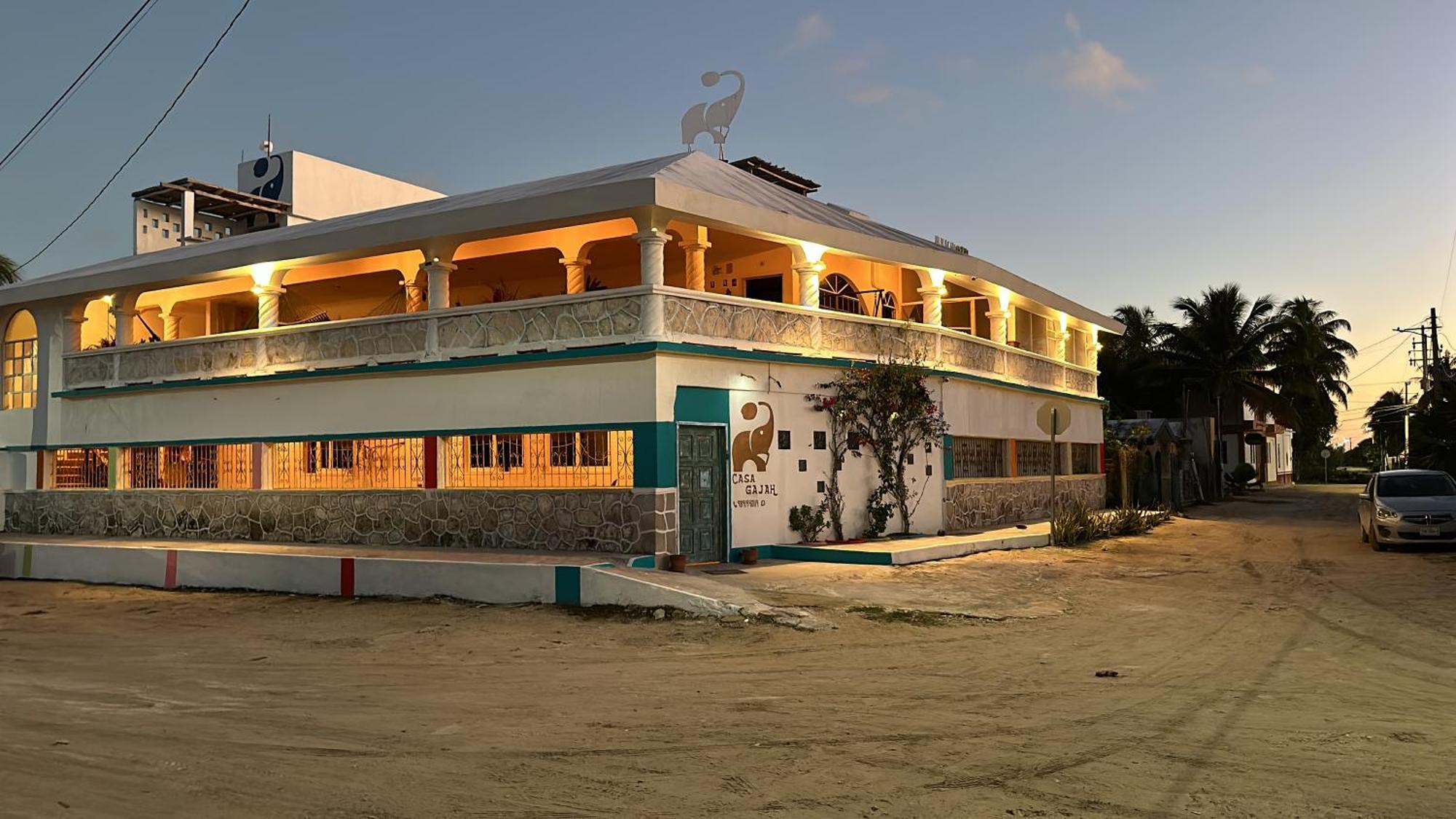 Casa Gajah HotЭль-Куйо Экстерьер фото