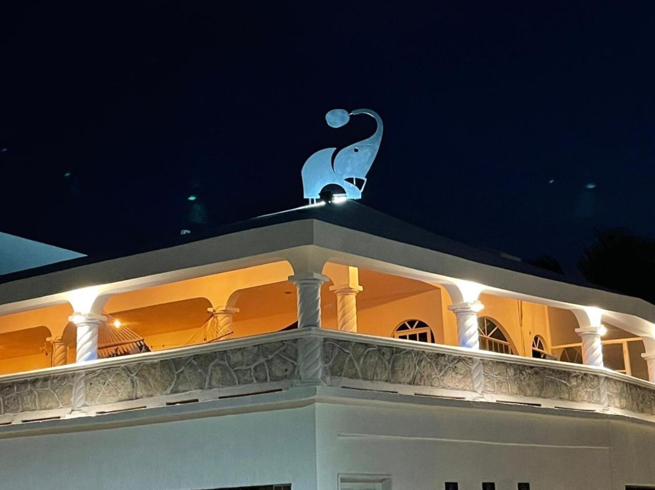 Casa Gajah HotЭль-Куйо Экстерьер фото