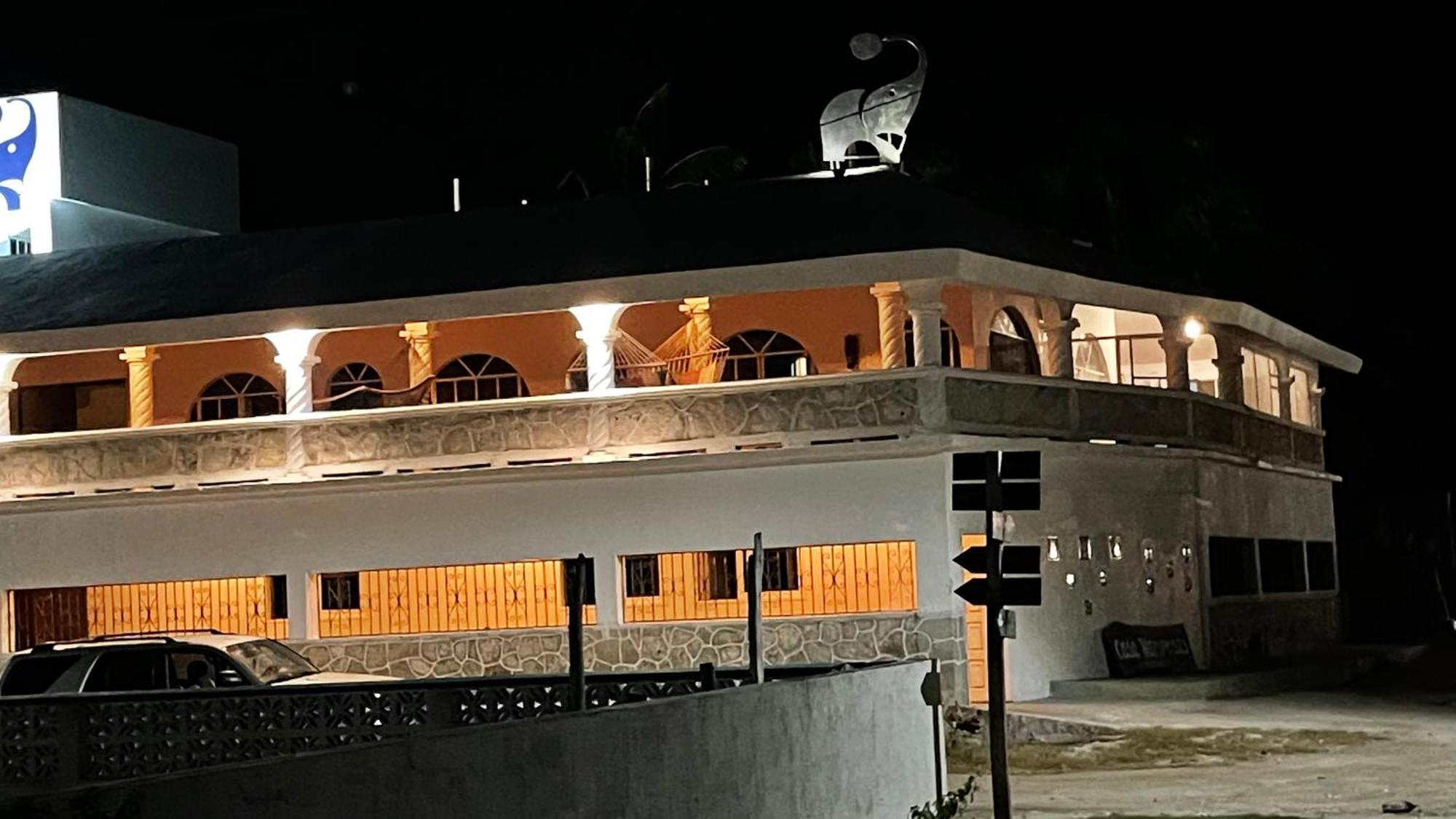 Casa Gajah HotЭль-Куйо Экстерьер фото