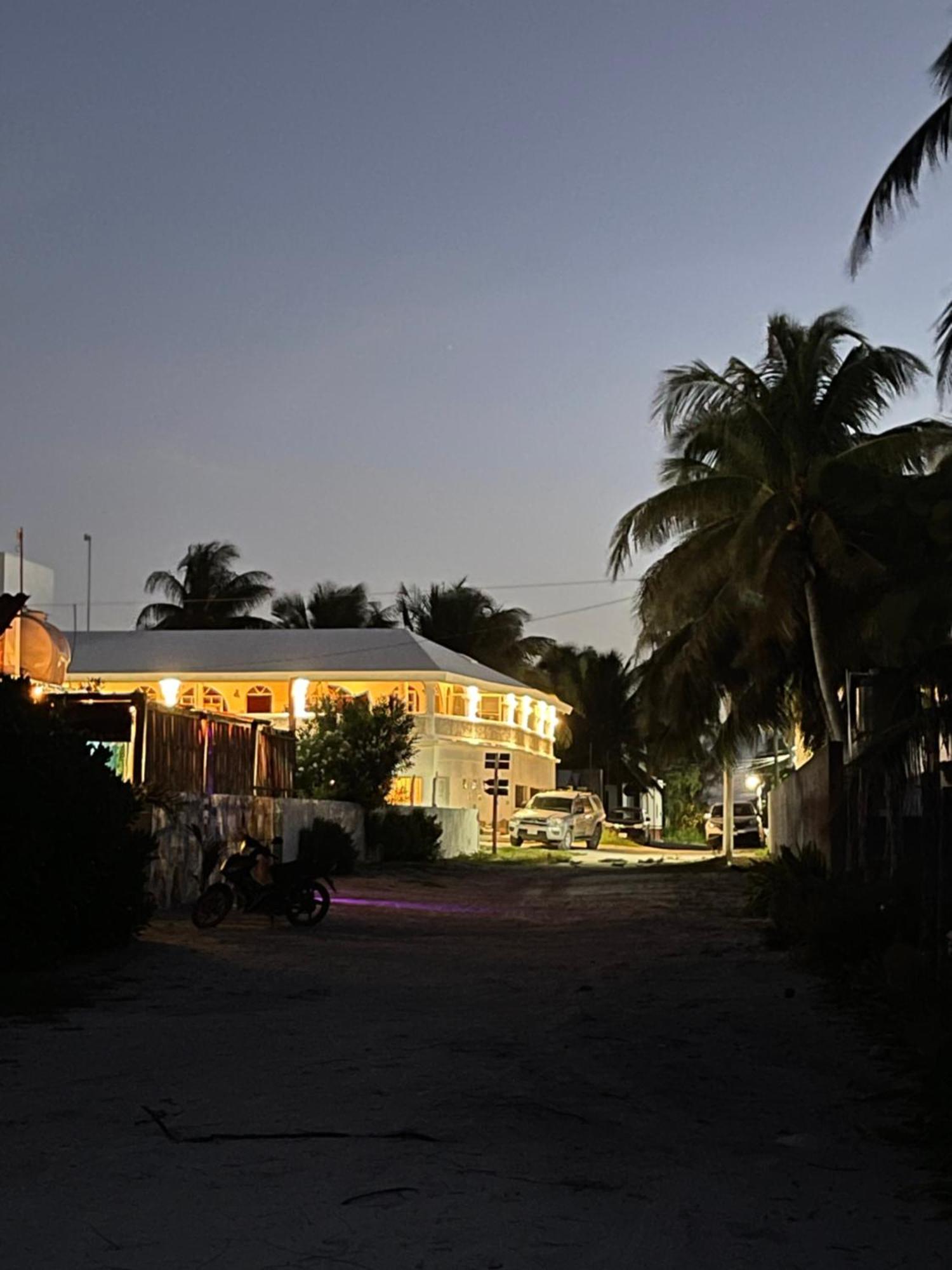 Casa Gajah HotЭль-Куйо Экстерьер фото